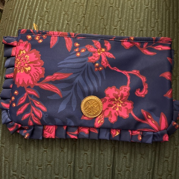 Lilly Pulitzer Handbags - Lilly Pulitzer Make up travel bag, new
